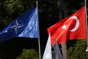Sis perdesiyle örülü NATO Çokuluslu Kolordu Karargâhı (Mnc-Tür) ve Deniz Unsur Komutanlığı